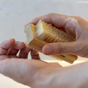 バンブーネイルブラシ