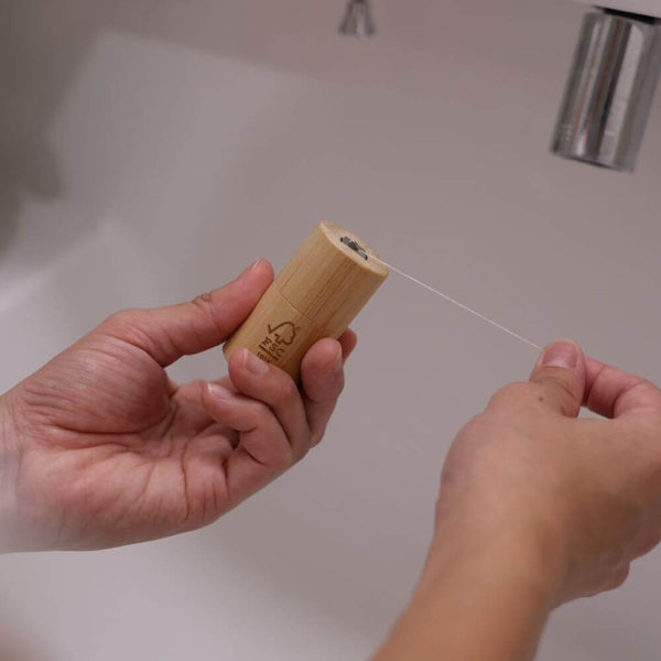 絹のデンタルフロス