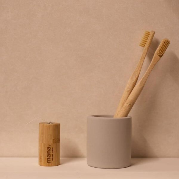 絹のデンタルフロス